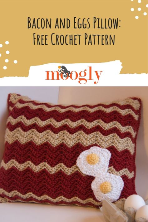 Bacon Crochet Pattern Free, Food Crochet, Crochet Plant Hanger, Food Pillows, Pillow Patterns, Gorgeous Crochet, Bacon And Eggs, Red Heart Patterns, Soft Toy Patterns