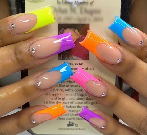 Medium Vacation Nails, Shorties Nails Square Design, Winter Nails Tips, Short Simple Nails, Y2k Lifestyle, Nail Designs Winter, Ambre Nails, Shorties Nails, Fluorescent Nails