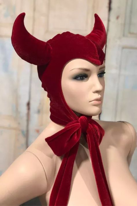 Devil Bonnet, Fun Office, Spooky Party, Halloween This Year, Fantasias Halloween, Creative Halloween Costumes, Halloween Inspiration, Halloween Looks, Chatelaine