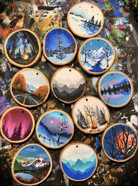 Christmas Decorations House, Christmas Decoration House, Kids Christmas Decorations, Painted Wood Slices, Painted Wooden Ornaments, Christmas Decoration Outdoor, Kids Christmas Decor, Christmas Decoration Party, Christmas Decorations Party