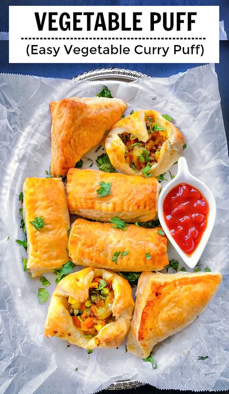 Vegetable Curry Puffs, Vegetable Puff Pastry Recipes, Indian Meals Recipes, Curry Puffs Recipe, Veg Puff Recipe, Veg Puff, Pocket Sandwiches, Easy Indian Appetizers, Vegetarian Feast