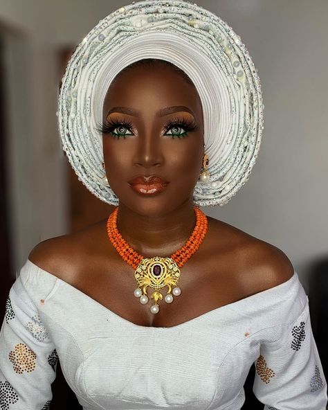 Nigerian Makeup Artist. on Instagram: “A sweet sensation 😍 Makeup @edens_glam  Bead @ordawyse_jewels  Asoke @b_ajideclothing  Gele @gele_by_segunlagos  Lashes @avourcosmetics…” Makeup And Gele Pictures, Nigerian Makeup, Latest Makeup, Makeup Pictures, Glam Makeup, Artist On Instagram, Instagram A, Makeup Artist, Lashes