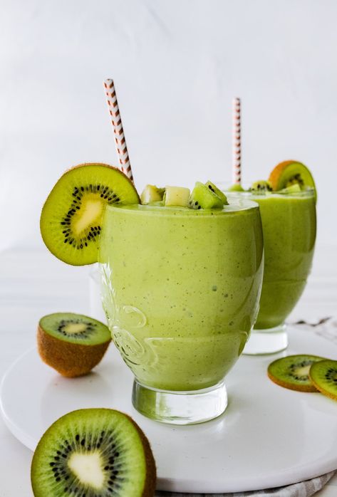 Kiwi Smoothie Recipes, Kiwi Banana Smoothie, Strawberry Kiwi Smoothie, Innocent Smoothie, Kiwi And Banana, Quick Smoothies, Kiwi Smoothie, Ginger Smoothie, Milk It