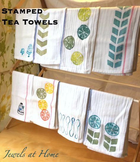 Painted Dish Towels, Hand Painted Tea Towels, Diy Teatowels, Block Print Tea Towels, Hand Stamped Tea Towels, Tea Towels Crafts, Potato Stamp, Tea Towels Diy, Teacher Holiday Gifts