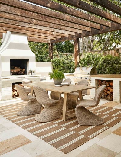 Outdoor Rooms, Build Outdoor Kitchen, Inspire Me Home Decor, Outdoor Dining Area, Backyard Patio Designs, Decor Minimalist, Outdoor Fireplace, Outdoor Dining Table, Outdoor Dining Chairs