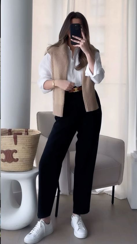 Classic Chic Outfits, Chic Outfits Edgy, Stylish Business Outfits, Chic Work Outfit, Capsule Wardrobe Casual, Simple Casual Outfits, Blazer Outfits Casual, Blazer Outfits For Women, Business Outfits Women