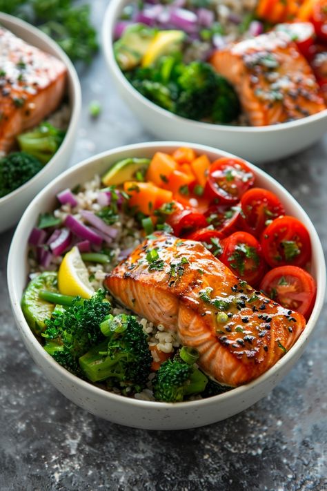 Looking for a quick and nutritious meal idea? Try making salmon bowls! These salmon bowl recipes are not only healthy but also easy to prepare, perfect for busy days. Whether you're into meal prepping or want a delicious lunch option, these salmon bowls have got you covered. Packed with protein, omega-3 fatty acids, and colorful veggies, these bowls will keep you satisfied and energized throughout the day. Colorful Meal Prep, Healthy Colorful Dinner Recipes, Fish Protein Bowl, Easy Dinner Recipe Healthy, Grilled Salmon Poke Bowl, Healthy Eating Salmon, Salmon Food Prep, Healthy Fish Lunch Ideas, Smoked Salmon Bowl Recipes