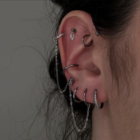 Ear Piercing Chain Ideas, Stacked Piercing Ideas, Edgy Piercings Ears, Black Piercings Aesthetic, Goth Ear Curation, Pretty Industrial Piercing, Piercing Inspo Silver, Ears With Lots Of Piercings, Ear Piercing Ideas With Gauges