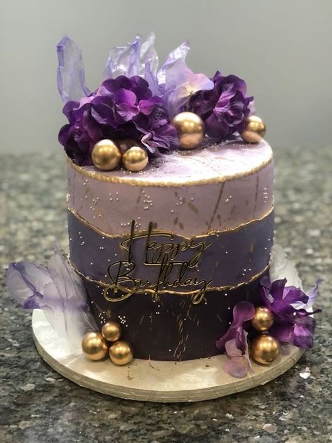 Purple Black Gold Birthday Cake, 18th Birthday Ideas Purple, Purple And Gold 60th Birthday Party, Purple Gold Birthday Party Decoration, Purple And Gold Cakes, Black And Purple Birthday Cake, Birthday Cake Purple And Gold, Purple Black Cake, Purple Quince Cake