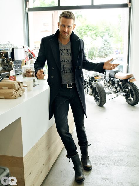 GQ Cover: Ryan Reynolds Shows How to Embrace Your Dad Years | GQ Rayen Reynolds, Ryan Reynolds Style, Ralph Lauren Boots, Jeans Outfit Men, Black Jeans Outfit, Dad Fashion, What To Wear Today, Outfit Jeans, Ryan Reynolds