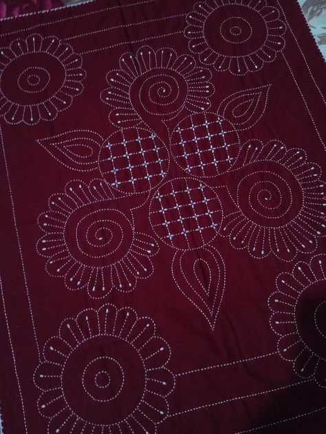 Noksha Simple, Baby Katha Design, Nakshi Kantha Embroidery Designs, Nakshi Katha Design, Nokshi Katha Design, Embroidered Bedspread, Katha Design, Hand Embroidered Bedspread, Katha Stitch