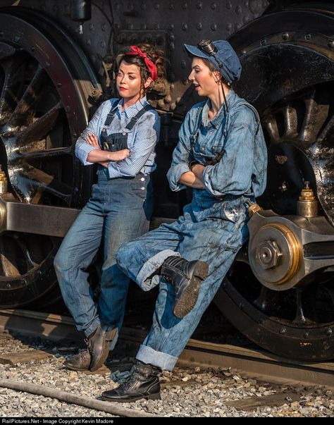 Wwii Women, Workout Man, Rail Road, Old Train, Mens Fashion Rugged, Rosie The Riveter, Steam Engine, Working Woman, A Train