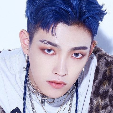 Emma Watson, Blue Hair, Eyebrow Slits, Mode Kpop, Kim Hongjoong, Korean Pop, Record Label, Kpop Memes, Kpop Idol