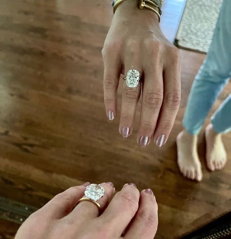 7ct Engagement Ring, Large Wedding Rings, Big Wedding Rings, Big Engagement Rings, Dream Wedding Ring, Ring Inspo, Future Engagement Rings, Engagement Inspo, Big Diamond