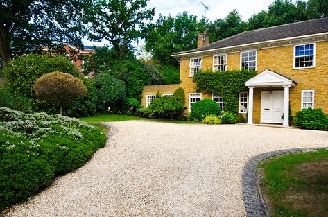 Tar and chip driveway at yellow house Gravel Driveway Edging, Large Concrete Pavers, Driveway Materials, Driveway Edging, Modern Driveway, Cobblestone Driveway, Brick Driveway, Driveway Ideas, Driveway Paving