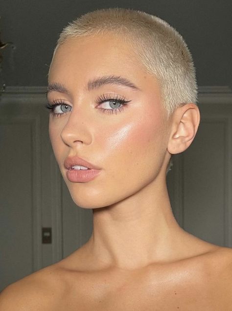 Bald Haircut, Buzzed Hair Women, Short Bleached Hair, Buzzcut Girl, Buzz Cut Women, Shaved Hair Women, Girls With Shaved Heads, Buzz Cut Hairstyles, Shaved Head Women