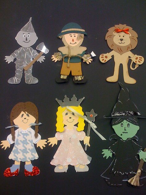 Ellie would LOVE Wizard Of Oz Crafts, Wizard Of Oz Decor, Scrapbook Punches, Paper Punch Art, Cricut Cuttlebug, Paper Doll Dress, The Wonderful Wizard Of Oz, Cricut Cards, Punch Art