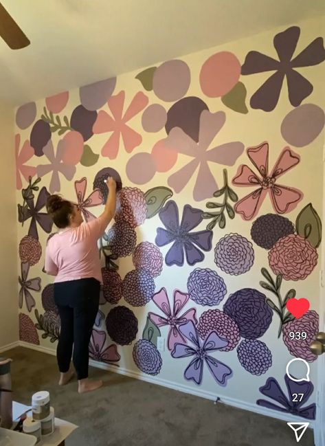 Simple Floral Wall Mural, How To Paint Large Flowers On Wall, Purple Flower Mural, Closet Murals Wall Art, Boho Flower Mural, Painted Flower Accent Wall, Interior Murals Diy, Bedroom Wall Mural Diy Easy, Diy Bedroom Mural Ideas