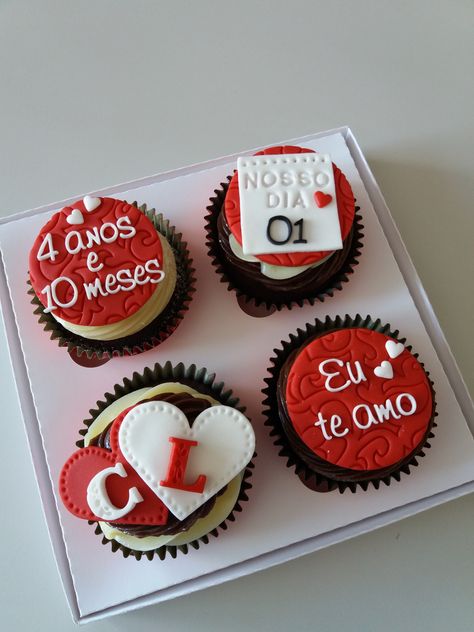 Happy Anniversary Cupcakes, Cupcakes Aniversario, Cupcakes Amor, Gym Cake, Deco Cupcake, Cupcake Cake Designs, Mini Cupcake, Valentines Day Desserts, Elegant Desserts