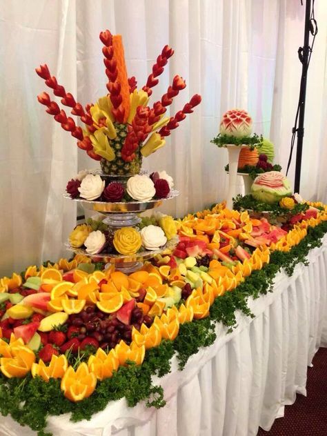 Fruit table Fruit Table Decorations, Fruit Bar Wedding, Labneh Dip, Fruit Display Wedding, Fruit Tables, Labneh Recipe, Wedding Fruit, Wedding Foods, Fruit Buffet