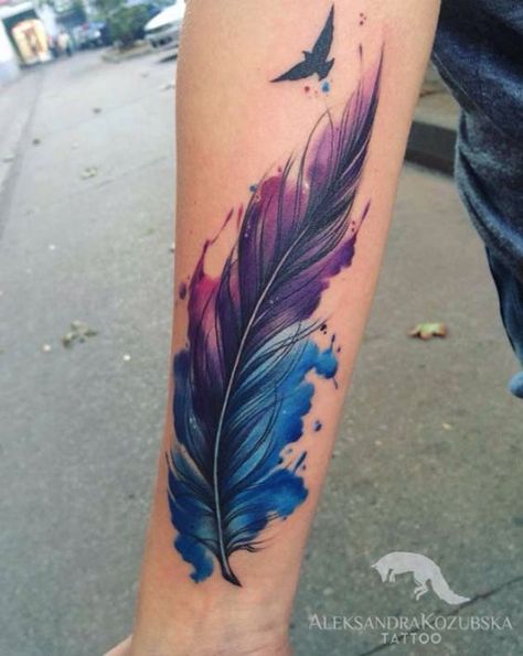 Tattoo Plume, Feather Tattoo Colour, Feather Tattoo Meaning, Feather Tattoo Design, Watercolor Feather, Tattoo Girls, Tatuaje A Color, Feather Tattoo, Cover Up Tattoo