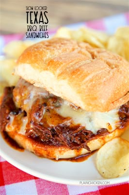 Slow Cooker Texas BBQ Beef Sandwiches - only 3 ingredients! Seriously delicious!! Serve beef on top of hamburger buns with a slice of cheese. Great for potlucks! We love this easy slow cooker beef recipe! Can freeze leftovers for a quick meal later! Bbq Beef Sandwiches, Slow Cooker Recipes Beef, Beef Sandwiches, Texas Bbq, Plain Chicken, Bbq Beef, Beef Sandwich, Sandwiches And Wraps, Crockpot Slow Cooker