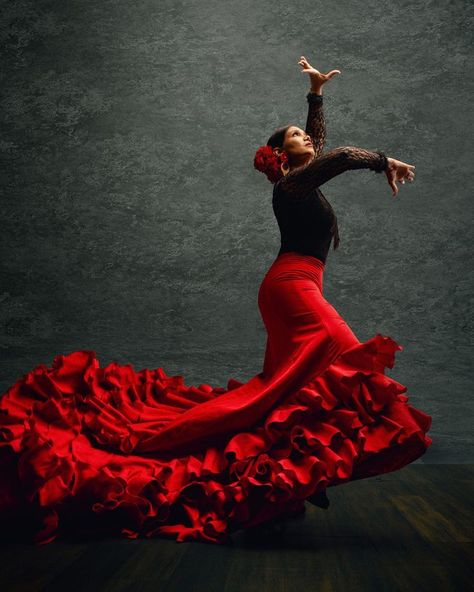 Flamenco Dancers Photography, Flamingo Dancer, Flamenco Costume, Spanish Dance, Dancer Photography, Spanish Dress, Tango Dancers, Spanish Dancer, Dancer Dress