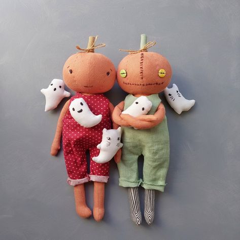 Sewing Crafts To Make And Sell, Interesting Sewing Projects, Pumpkin Dolls Handmade, Pumpkin Plush Pattern, Fnaf Sewing Patterns, Cloth Doll Sewing Pattern, Homemade Halloween Gifts, Ghost Sewing Patterns, Felt Dolls Patterns Free