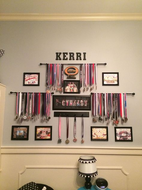 Display Medals, Race Medal Displays, Soccer Room, Kids Room Ideas, Gymnastics Room, Trophy Display, Ribbon Display, Award Display, Trophies And Medals