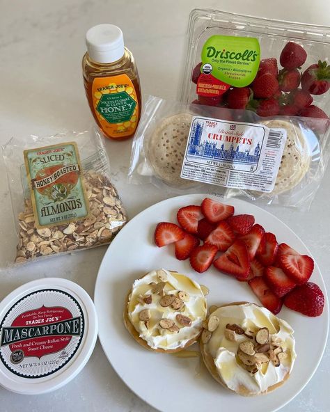 Trader Joes Breakfast Recipes, Trader Joes Snack Ideas, Trader Joe Breakfast Ideas, Crumpet Breakfast Ideas, Breakfast From Trader Joe’s, Trader Joe’s Food, Trader Joes Breakfast Ideas, Trader Joe’s Breakfast, Basic Dinner Ideas