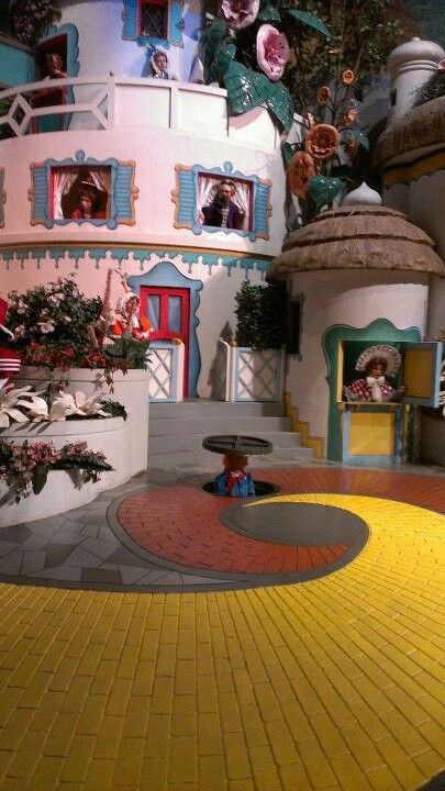 The Wizard of Oz, Munchkin Land set. Wizard Of Oz Musical, Wizard Of Oz Decor, Munchkin Land, Wizard Of Oz Movie, Wizard Of Oz 1939, Follow The Yellow Brick Road, Dorothy Gale, Wonderful Wizard Of Oz, The Yellow Brick Road