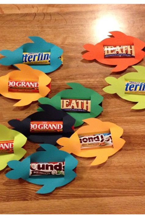 Boys Day candy bar fish Fish Candy Ideas, Fishing For Candy Game, Fish Gift Ideas, Fish Candy, Kids Treats, Bubble Guppies Party, Candy Board, Candy Grams, Candy Games