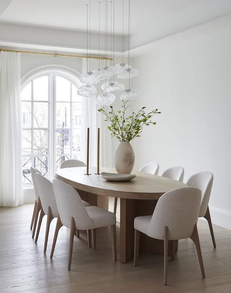 Cottage Style Dining Room, Light Wood Dining Table, Oval Dining Room Table, Oak Dining Room, Cottage Dining Rooms, Dinning Room Design, White Dining Table, Modern Dining Room Tables, Coaxial Cable