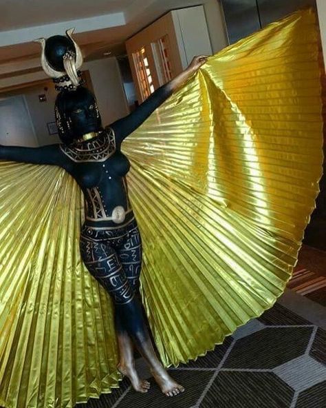 Pinterest//@Rolody Goddess Costume, Egyptian Goddess, Fantasias Halloween, Egyptian Gods, Halloween Make, Costume Makeup, Halloween Cosplay, Costume Halloween, Cool Costumes