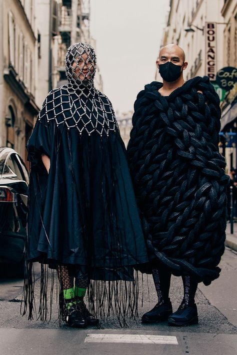 Crazy Street Fashion, Crazy Clothes, Leather Couture, Night Club Dress, Urban Fashion Trends, Artsy Style, Crazy Outfits, Eclectic Fashion, Paris Fashion Week Street Style