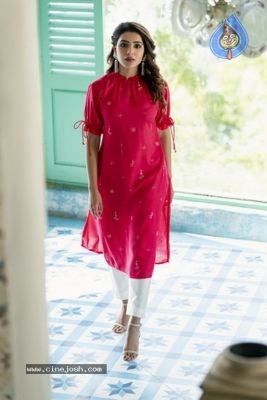 Samantha Prabhu, Plain Kurti Designs, Samantha Akkineni, Samantha Ruth Prabhu, Silk Kurti Designs, Stylish Kurtis Design, Indian Kurti Designs, Indian Celebrity, New Kurti Designs