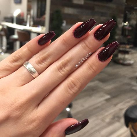 Pretty nail color. Dark Man Manicure, Manicure Fall, French Manicure Acrylic Nails, Nails Board, Mani Ideas, Dark Red Nails, Coffin Nails Matte, Pretty Nail Colors, Black Acrylic Nails