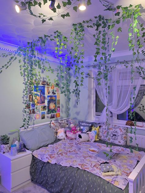 Lavender Purple Room Aesthetic, Purple Fairy Bedroom, Purple And Green Room Aesthetic, Pastel Purple Bedroom Ideas, Room Ideas Aesthetic Purple, Purple And Green Bedroom Ideas, Lavender Bedroom Aesthetic, Green And Purple Room, Purple And Green Room