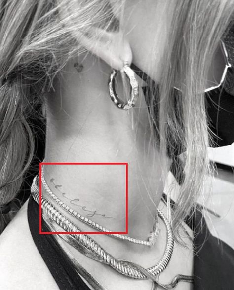 Hailey Neck Tattoo, Hailey Bieber Tats, Hailey Bieber Heart Tattoo, Minimalist Neck Tattoos For Women, Haily Biber Tattoo, Heily Bieber Tattoo, Hailey Bieber Neck Tattoo, Hailey Beiber Tattoo Hands, Bailey Bieber Tattoos