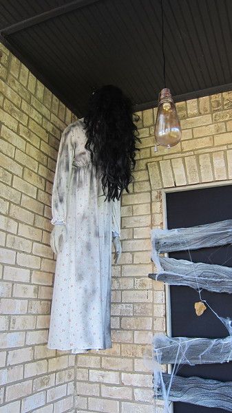 See more Diy Intestines Halloween, Scary Birthday Party Ideas, Ogie Bogie, Outdoor Halloween Ideas, Haunted House Ideas, Spooky Diy Halloween Decor, Dekorasi Halloween, Halloween Bar, Easy Diy Halloween Decorations