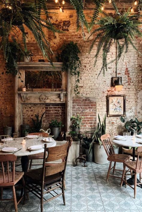 Italian Restaurant Decor, Restaurant Design Inspiration, Pub Interior, Italian Cafe, Coffee Shop Interior Design, Cozy Coffee Shop, Rustic Restaurant, Italian Interior Design, Coffee Shops Interior