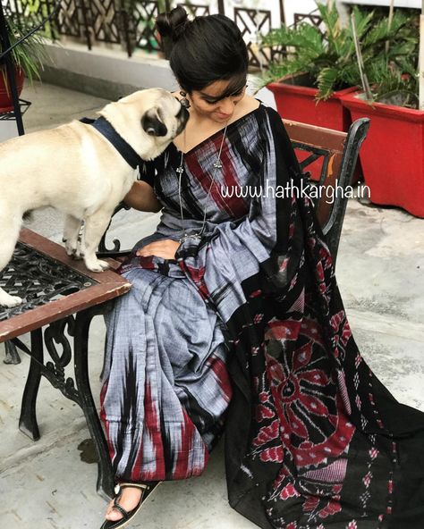 Saari Collection, Suit Designs Indian Style, Sambalpuri Saree, Cotton Sarees Handloom, Elegant Sarees, Ethnic Saree, Formal Saree, Saree Ideas, Saree Draping Styles