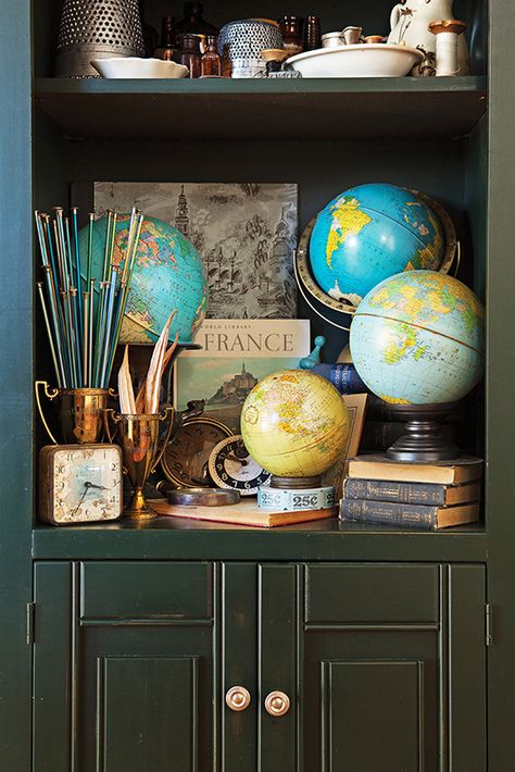 6 Steps to Getting the Perfect Seasonal Vignettes - Cottage style decorating, renovating and entertaining Ideas for indoors and out Decorating With Maps, Cottage Style Decorating, Travel Room, Contemporary Home Interior, Armillary Sphere, 1970s Home, Globe Art, World Globes, Travel Globe