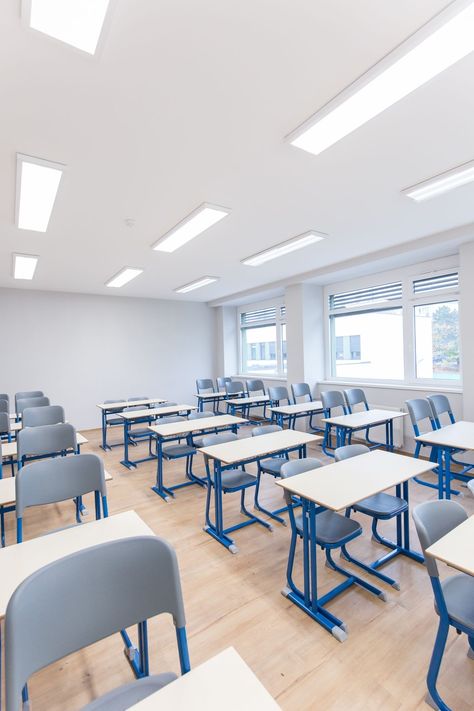 Classroom Interior Design, Smart Classroom, Desk Arrangements, Classroom Arrangement, Classroom Interior, School Building Design, School Tables, Classroom Desk, Campus Design