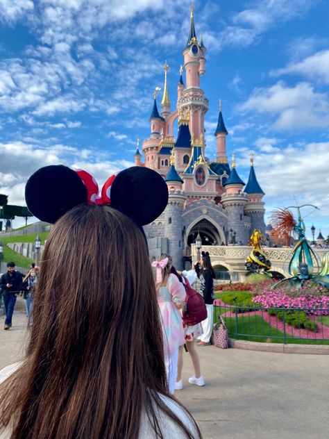 Disneyland Selfies, Disney Pic Ideas, Disneyland Paris Photo Ideas, Disneyland California Pictures, Paris Girl Aesthetic, Disney Core, Trip Pictures, Paris Photo Ideas, Disney Picture Ideas