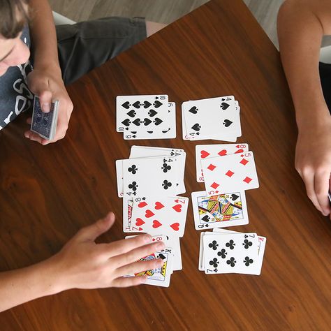 Super fun card game for kids and adults - it's extremely easy to learn and fast to play. Great summer family activity! Card Games For One, Card Playing, Family Card Games, Water Games For Kids, Fun Card Games, Card Games For Kids, Playing Card Games, Summer Fun List, Game For Kids