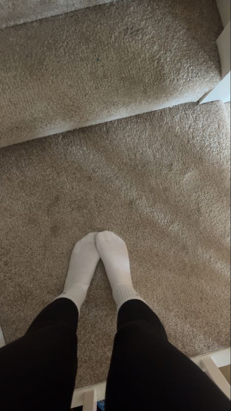 Long Socks Aesthetic, Socks Over Leggings, Beach Maternity Pictures, Teen Socks, Socks Aesthetic, Fitness Wear Outfits, Snap Friends, Body Outfit, Cute Lazy Outfits