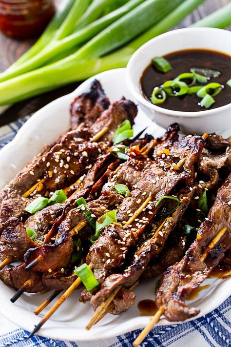 Asian Steak, Steak Skewers, Spicy Southern Kitchen, Korean Bbq Sauce, Steak Kabobs, Kabob Skewers, Beef Skewers, Kabob Recipes, Skewer Recipes