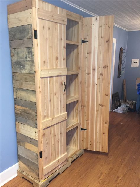 Recycled Pallets, Wooden Pallet Projects, Pallet Pantry, Rustic Pantry, Furniture Repurpose, Wooden Pallet Furniture, Pallet Designs, Tables Diy, Kitchen Tables