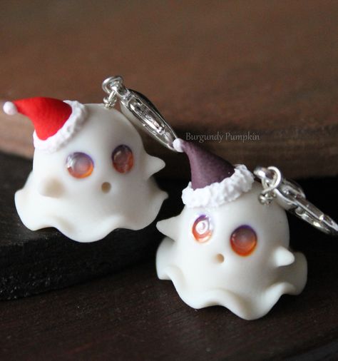 Polymer Clay Halloween Ideas, Cute Polymer Clay Animals, Halloween Necklaces, Halloween Ornaments Diy, Halloween Keychains, Clay Ghost, Clay Halloween, Dark Ghost, Polymer Clay Halloween